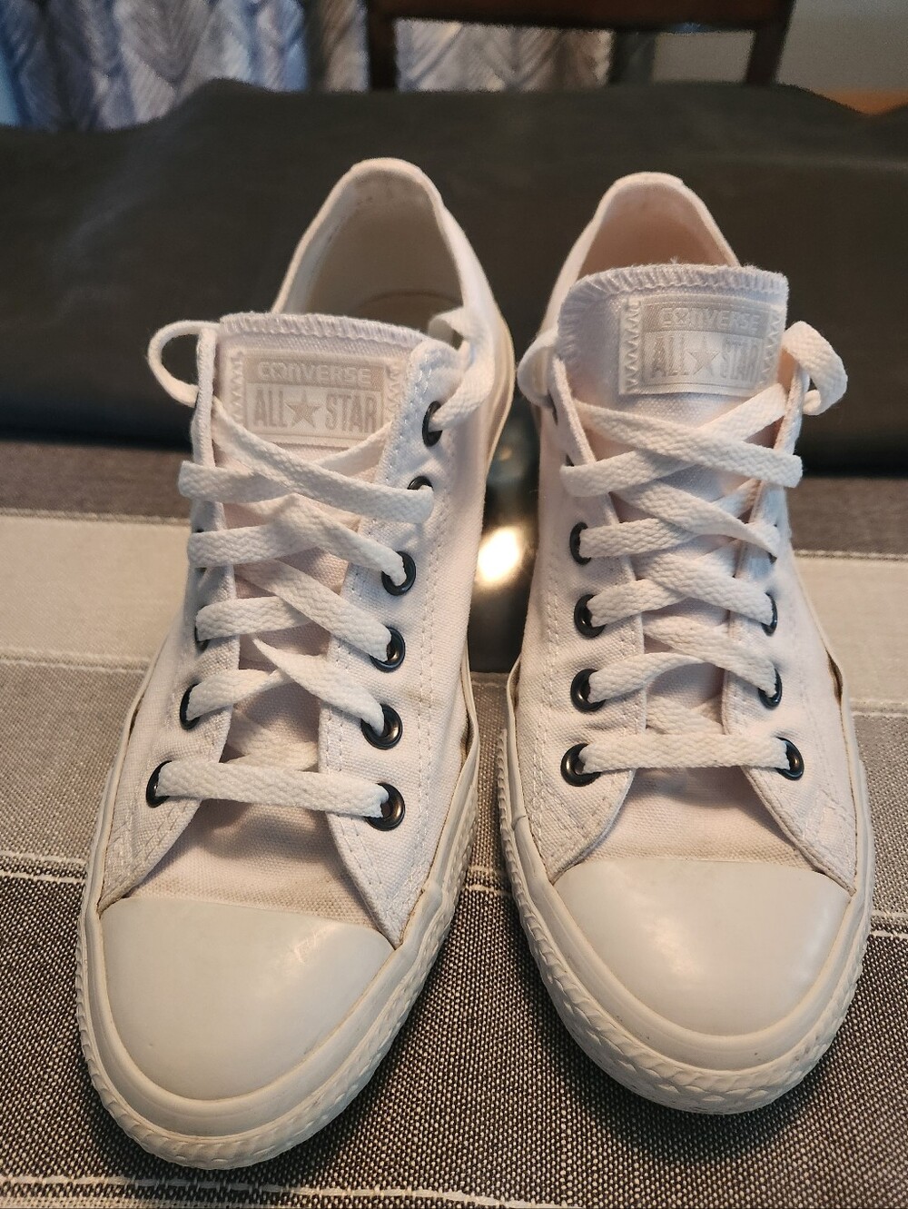 Converse White Low Top Canvas Sneakers Men's 7, Women's 9.